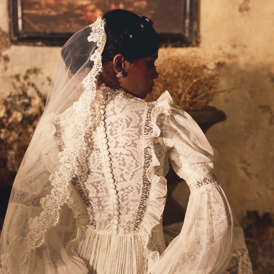 A look from ’Alar’